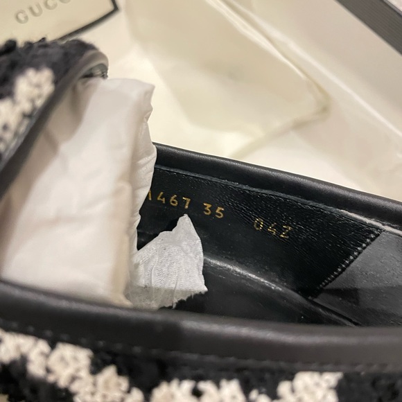 Gucci Women’s Jordan Tweed Loafer - Picture 5 of 8